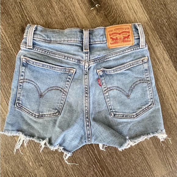 Levi's Blue Jean Shorts High-Waisted Distressed - Picture 5 of 5